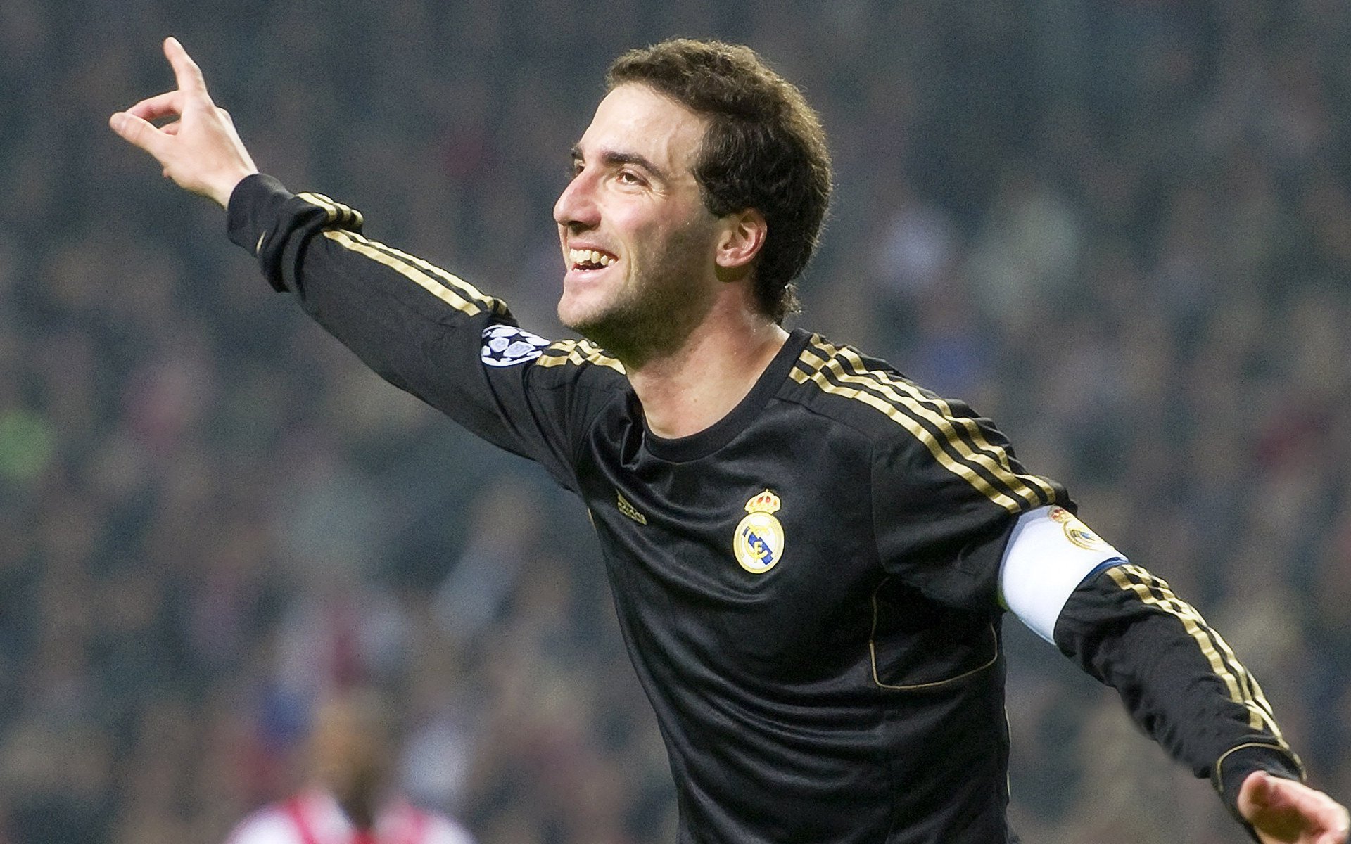 开云平台-球场“铁壁防线”——最难攻破的欧洲防守阵容揭晓！，欧洲最强防线